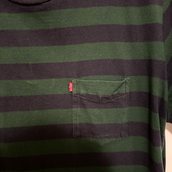 ‼️ Navy blue and green stripes Levi’s t shirt  (included in BOGO 50% off) - Picture 3 of 4